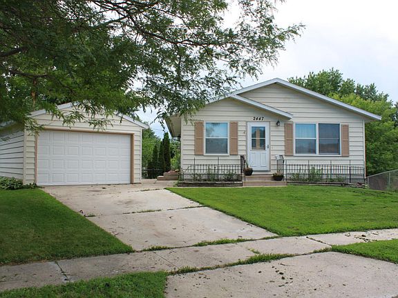 3rd image of 2447 Parkview Ln SE
