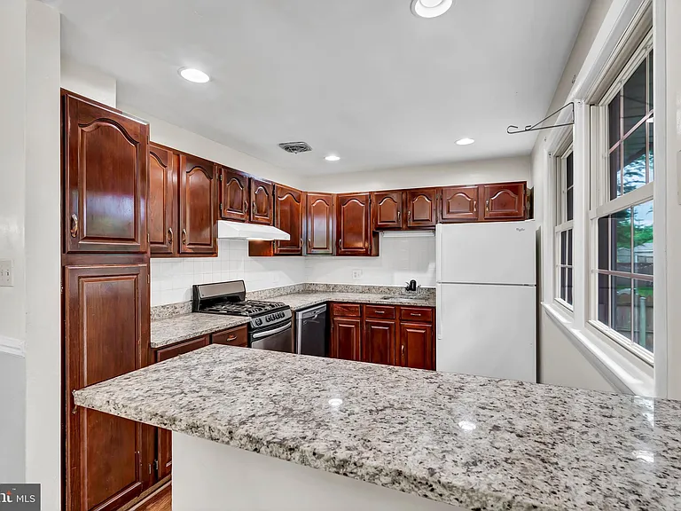 14715 Lock Dr — Photo 13