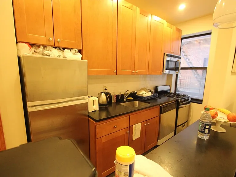 205 W 15th St #2J — Photo 7