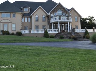 36 Hill Top Dr, Honesdale, PA 18431