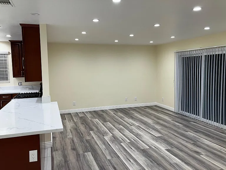 334 Crocker Ave — Photo 8