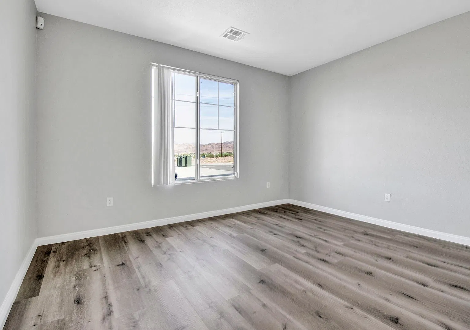 Spacious Five-Bedroom Henderson Home with Upgrades, Pets Welcome! — Photo 3