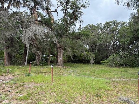 2nd image of 412 YORK STREET LOT 58