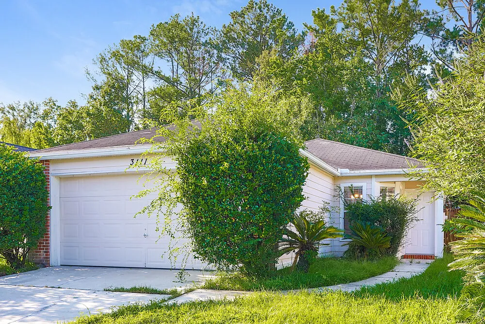 3 bed, 2.0 bath, 1244 sqft, $1,810 — Photo 3