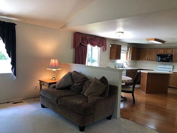 3rd image of 1637 Deerwood Dr