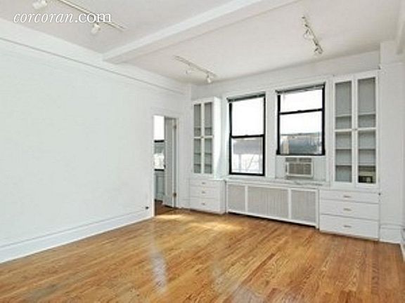 4th image of 157-163 E 72nd St #1F