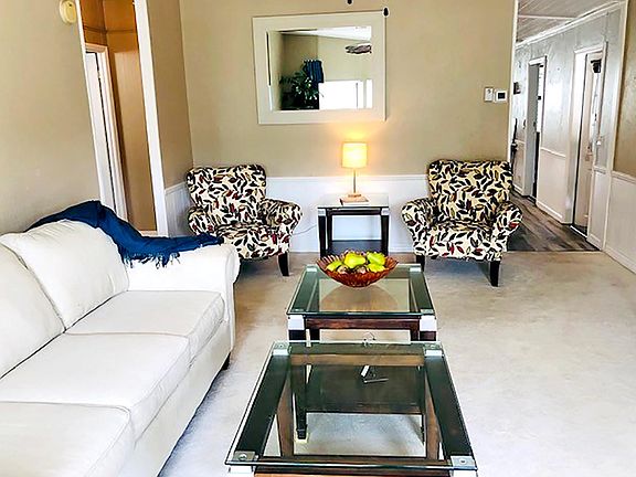 3rd image of 562 Catalina Ct #562