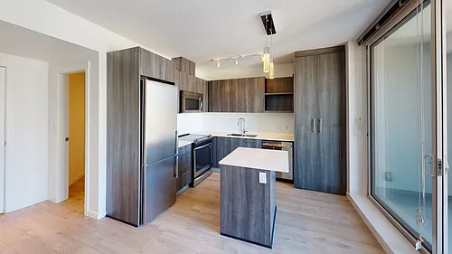 685 Pacific Blvd #1002 Photo 1