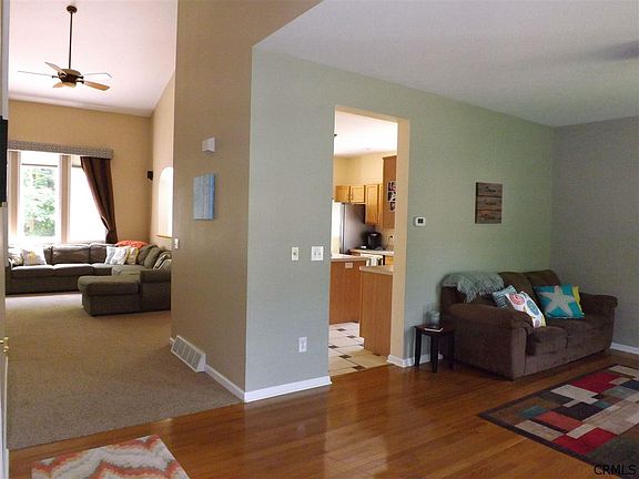 4th image of 19 Lupine Dr