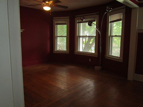 2nd image of 424 Greenwood Pl