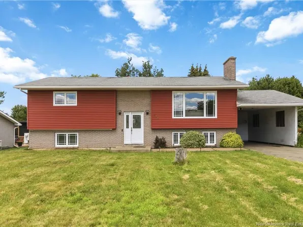 236 Chapelle St, Dieppe, NB E1A 1B2