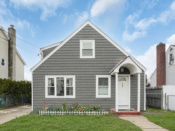 237 Windsor Parkway, Hempstead, NY 11550