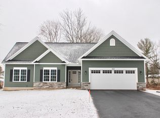 553 Webster Rd, Webster, NY 14580