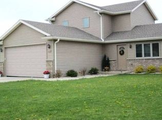 527 Outlook Dr, Twin Lakes, WI 53181