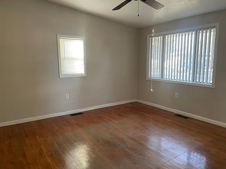 321 N 4 W — Photo 5