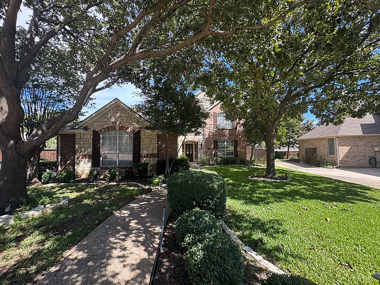 2920 Cromwell Way — Photo 2