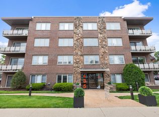 435 Ridge Rd APT 108, Wilmette, IL 60091