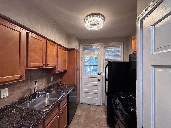2nd image of 1019 Sanford Ave #1S