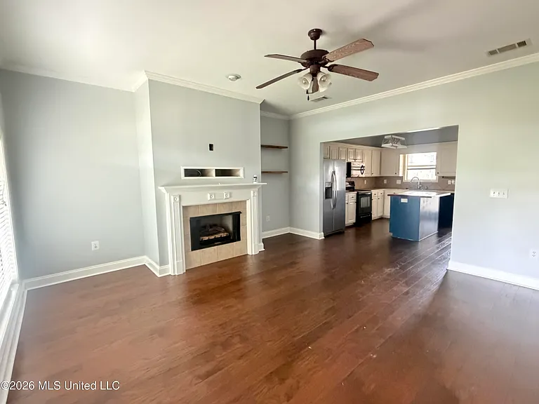 716 Hartwood Cv — Photo 2