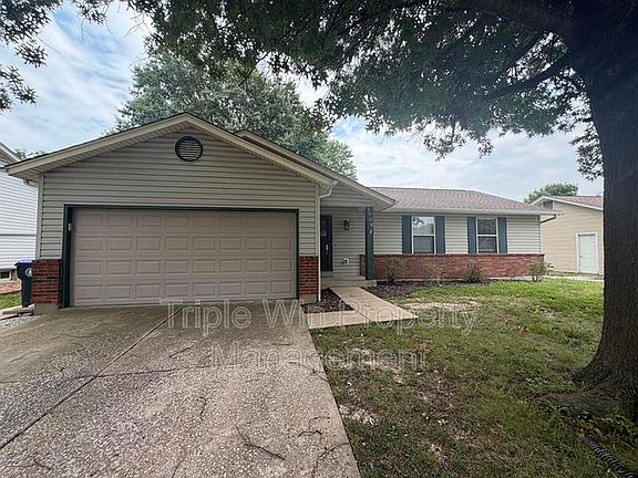2nd image of 1688 Knightwood Ln