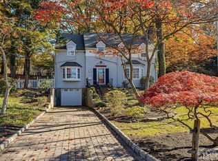 20 Edgewood Rd, Edison, NJ 08820