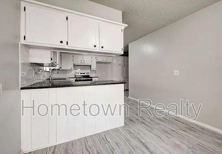 605 W Clarke St — Photo 14