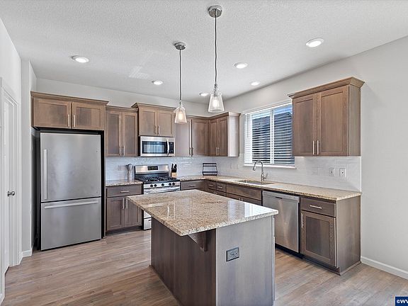 3rd image of 2598 NW Meadows Dr