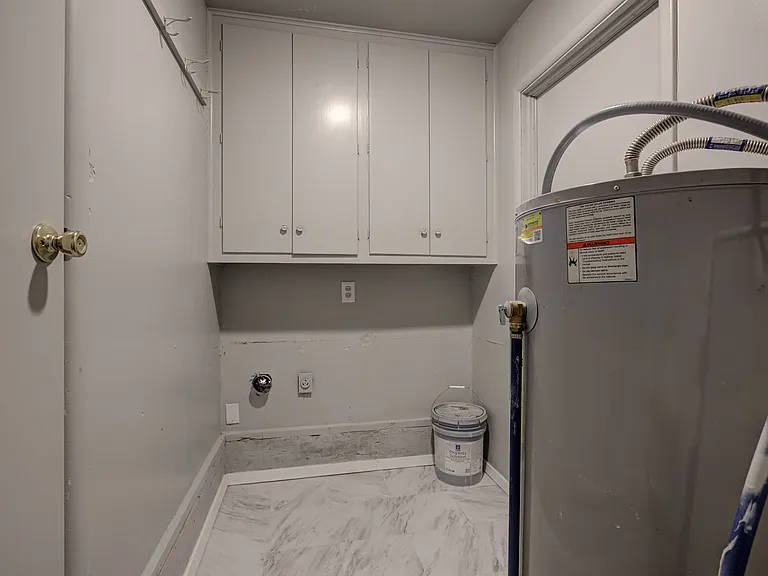 910 Garver St — Photo 37