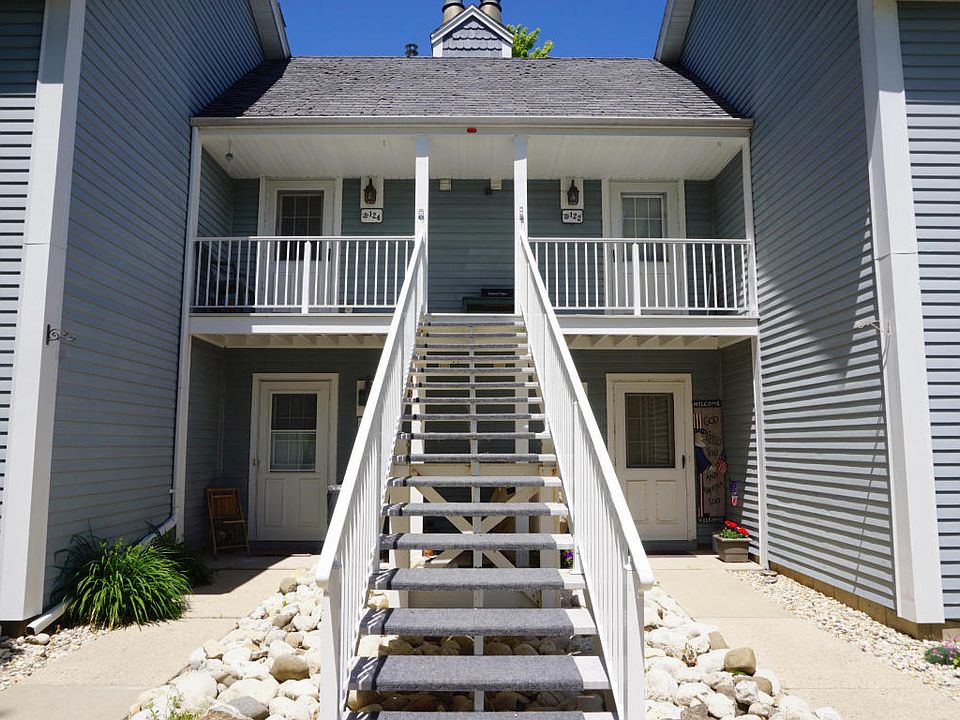 1st image of 300 Foxwood Dr