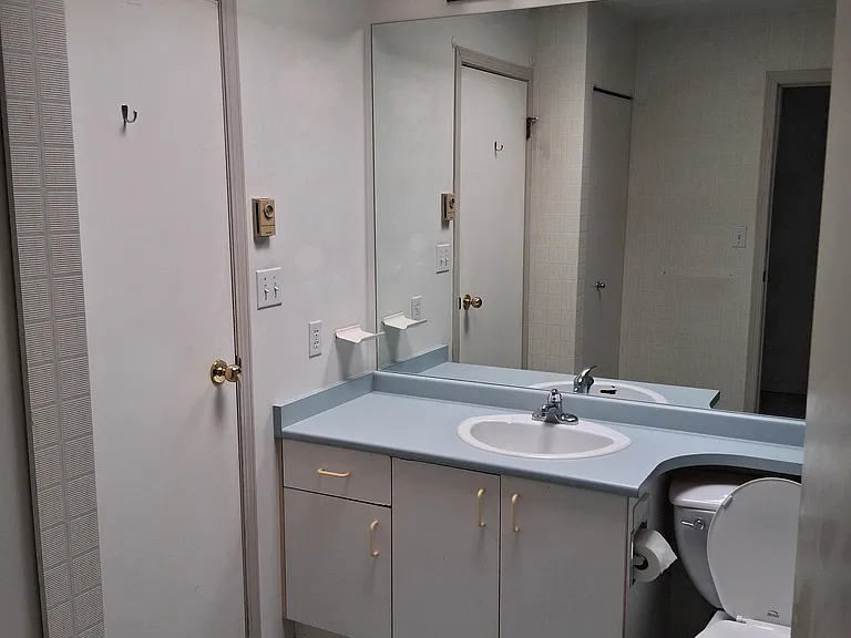 1738 Alberni St #416 — Photo 2