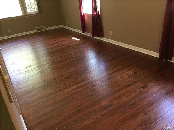 4th image of 55 Rosewood Ln
