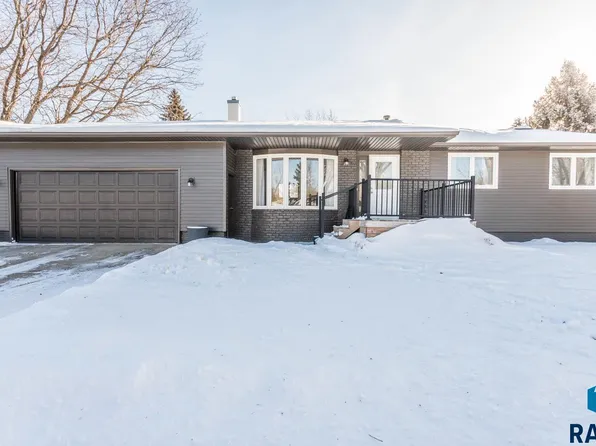 5805 W King Arthur Dr, Sioux Falls, SD 57106