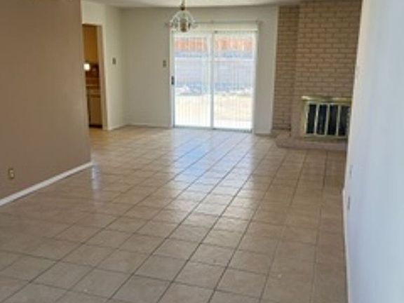 2nd image of 3012 Tahiti St NE