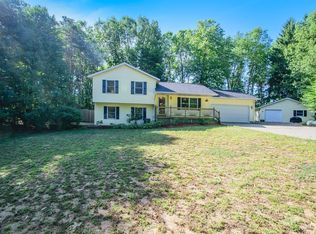 10490 Blue Spruce Dr NE, Rockford, MI 49341