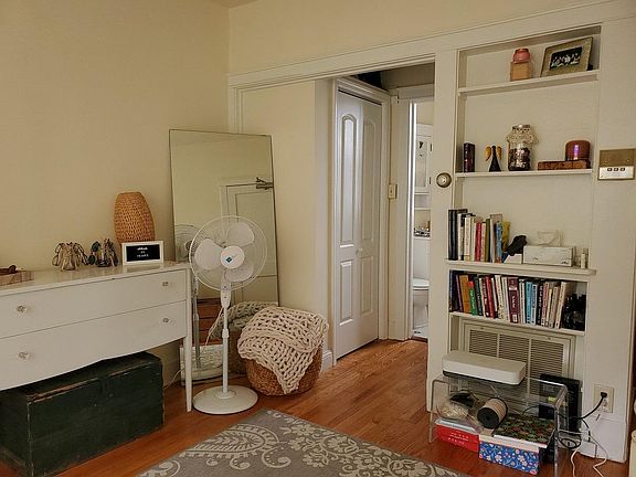 3rd image of 627 11th St #F