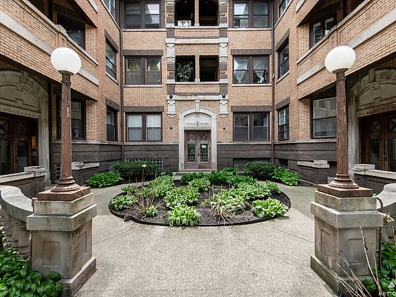 2nd image of 939 E Hyde Park Blvd #2
