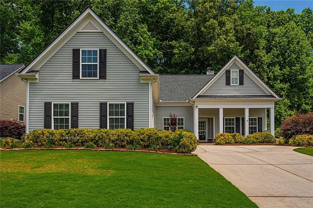 3 bed, 2.0 bath, 2074 sqft, $2,100 — Photo 1