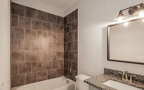 3rd image of 837 E Aiken St