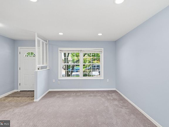 5th image of 1402 N Amelia St