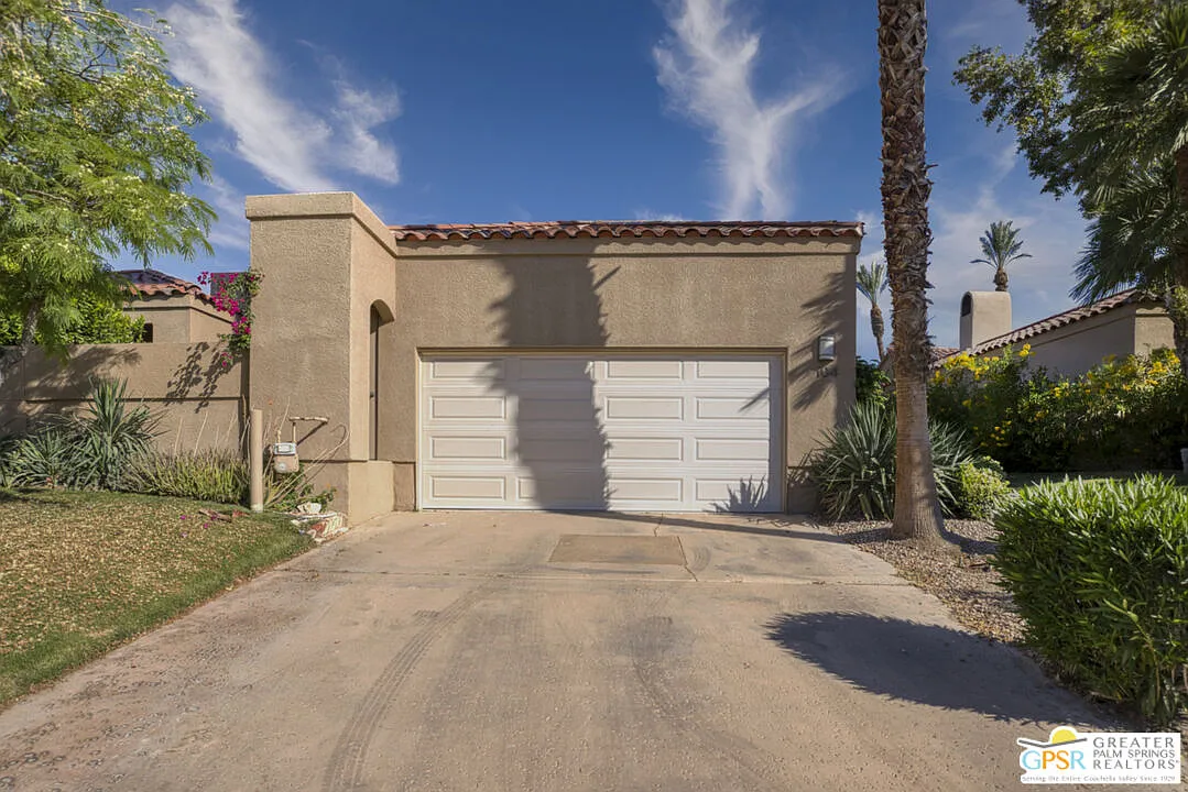 3 bed, 3.0 bath, 1947 sqft, $3,600 — Photo 2