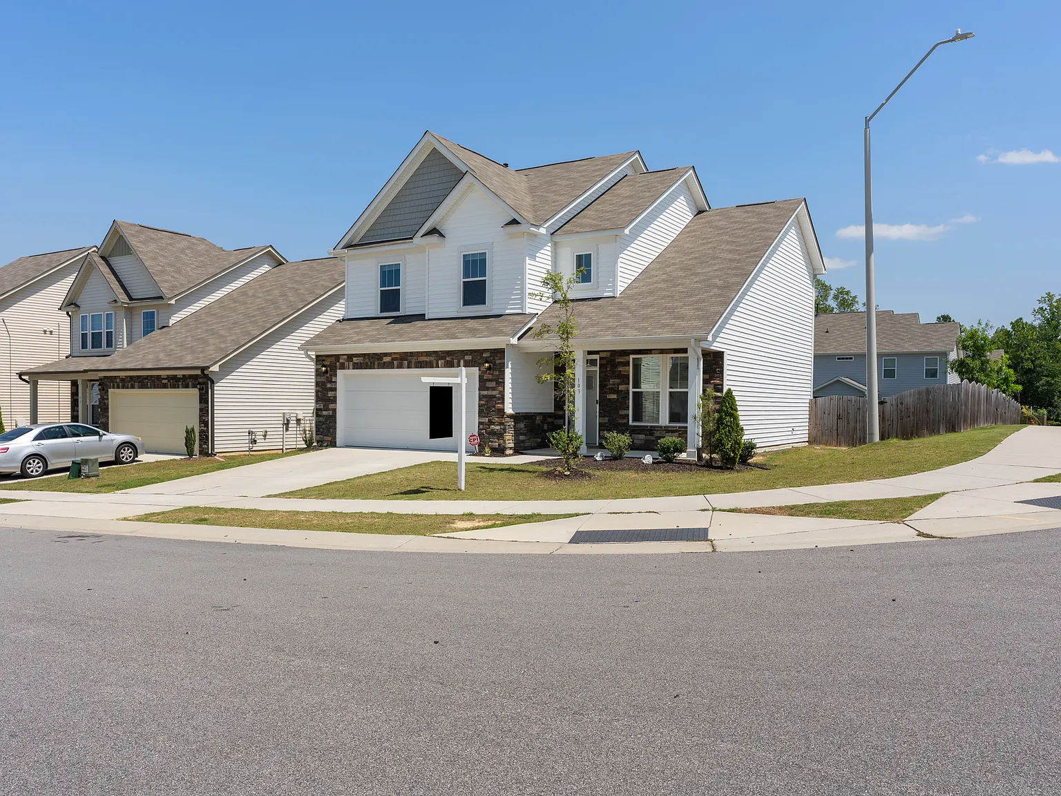 4 bed, 2130 sqft, $2,250 — Photo 2