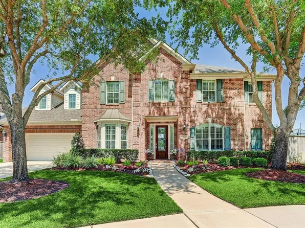 7935 Woodcrest Ct, Sugar Land, TX 77479