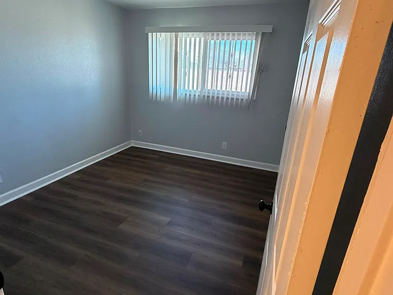 1304 Silver Lake Dr — Photo 7