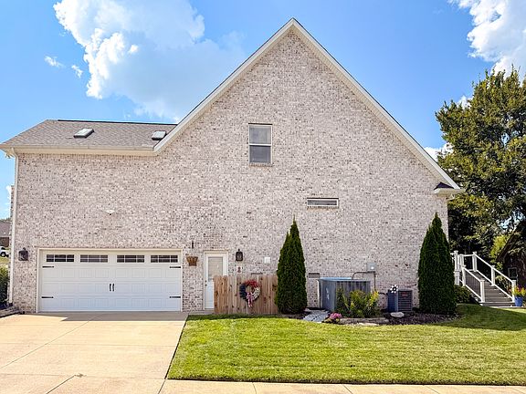 2nd image of 1027 Nealcrest Cir