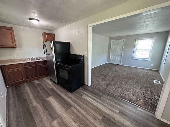 3rd image of 2902 E Shadybrook Ln #1B-1BA-559SQFT