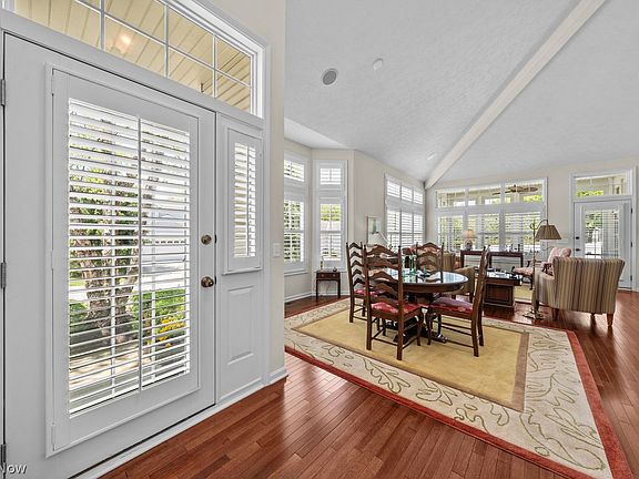 3rd image of 285 Blossom Ln