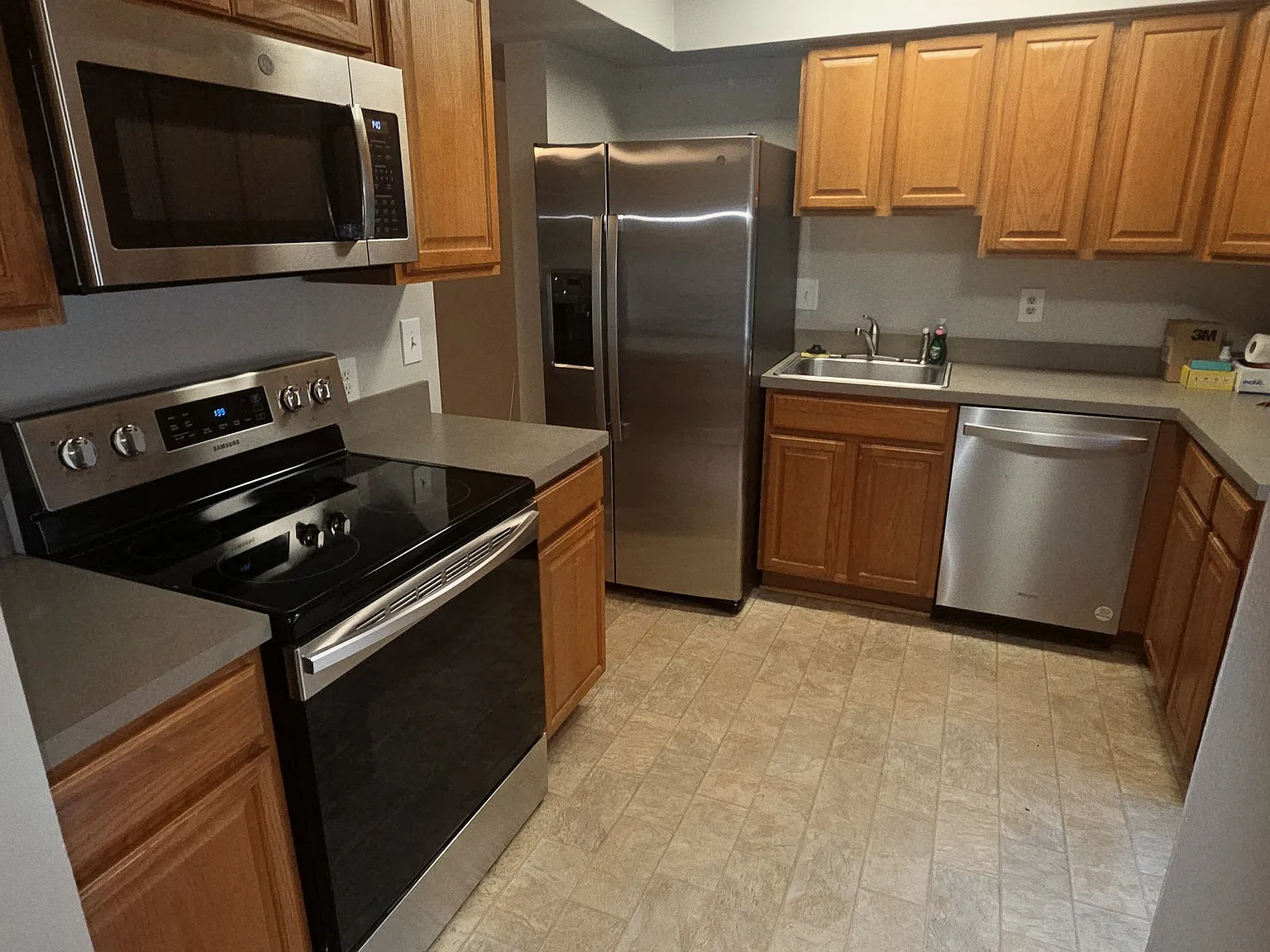 3 bed, 2.5 bath, 1480 sqft, $2,650 — Photo 2