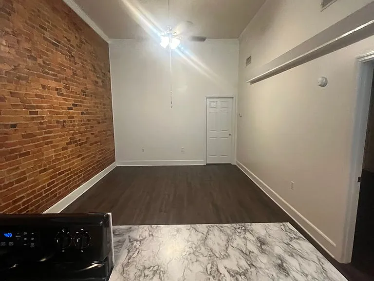 115A SE Main St — Photo 3