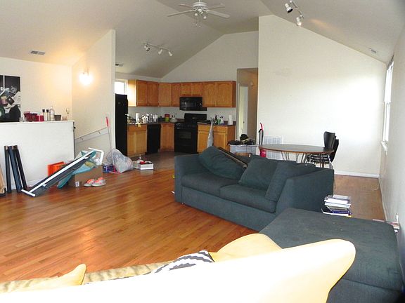 2nd image of 2222 W Grand Ave #2