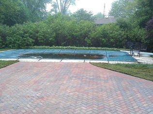 798 Hiawatha Ct, Elgin, IL 60120